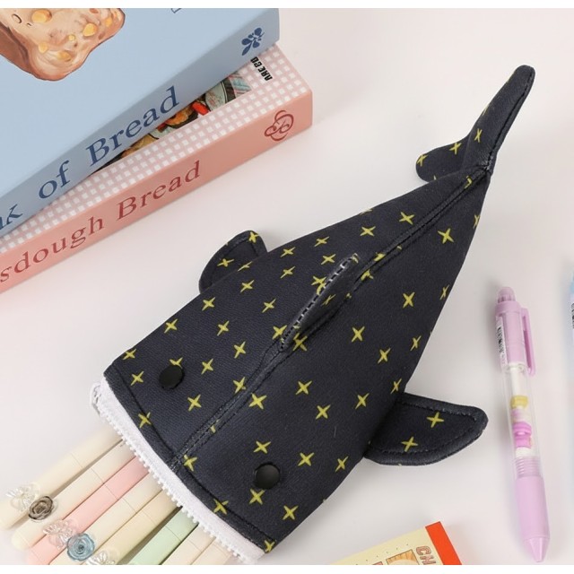 太犯規啦!!🦈超能裝 軟萌鯊魚多功能筆袋【缺色隨機】